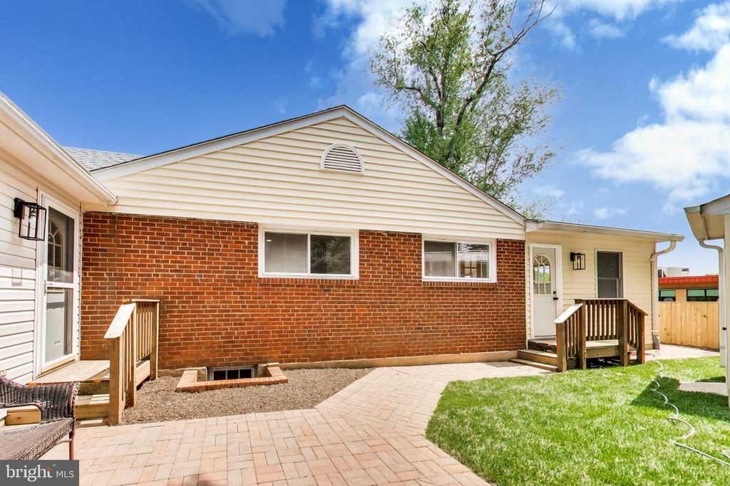 Image 74 of property listing at 6306 LONE OAK DR, Bethesda, MD 20817