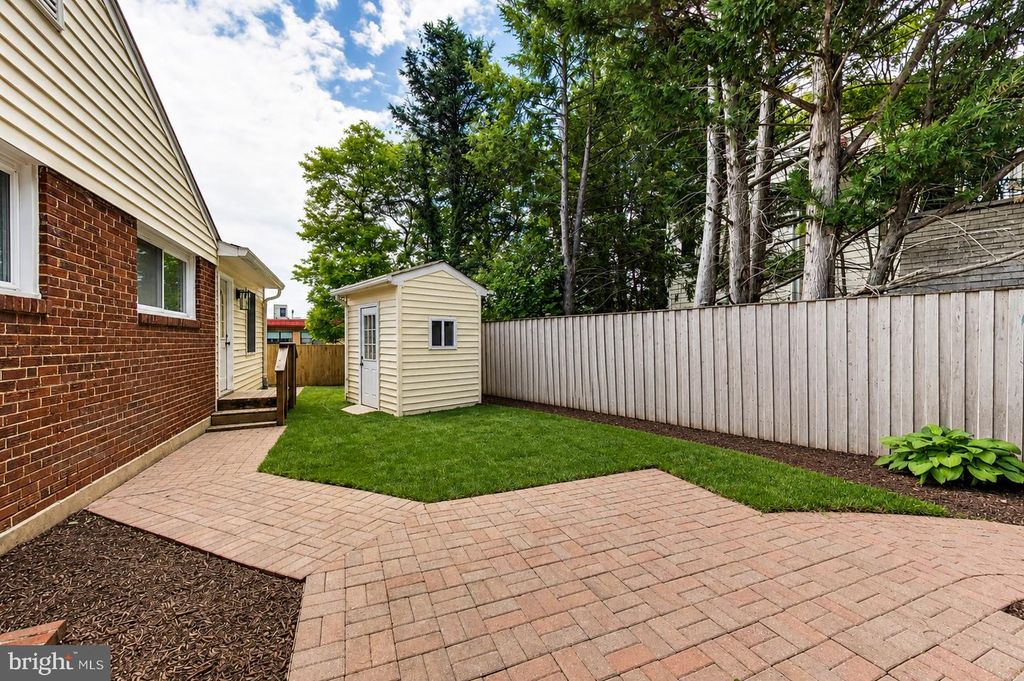 Image 75 of property listing at 6306 LONE OAK DR, Bethesda, MD 20817