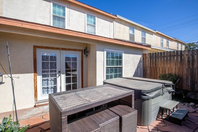 3858 Van Ess Court, Las Cruces, NM 88012