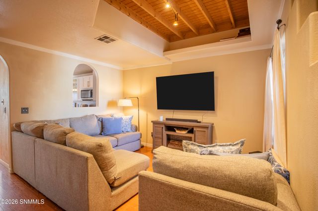 3858 Van Ess Court, Las Cruces, NM 88012