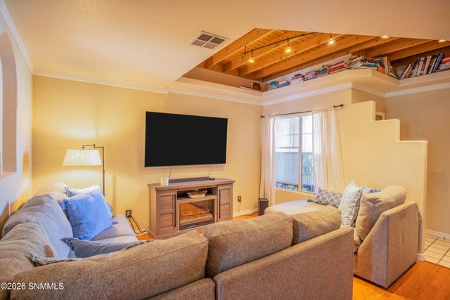 3858 Van Ess Court, Las Cruces, NM 88012