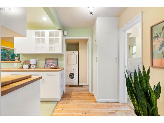 105 Ne 66TH Ave, Portland, OR 97213