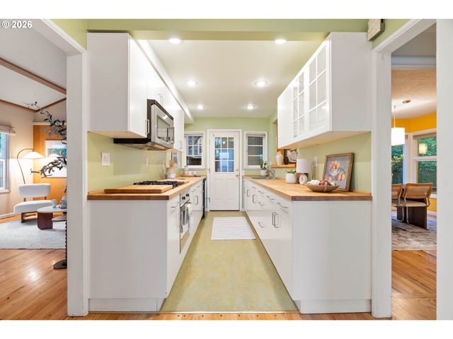 105 Ne 66TH Ave, Portland, OR 97213