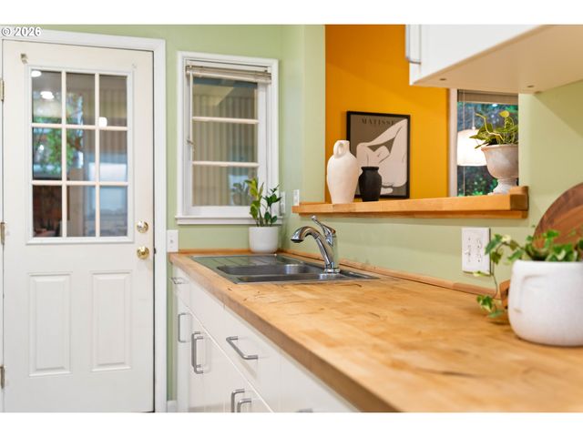105 Ne 66TH Ave, Portland, OR 97213