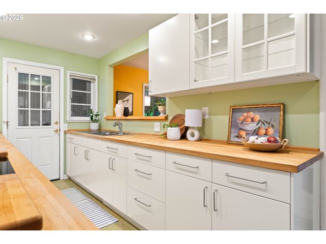 105 Ne 66TH Ave, Portland, OR 97213