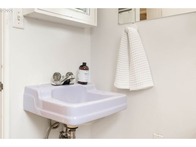 105 Ne 66TH Ave, Portland, OR 97213