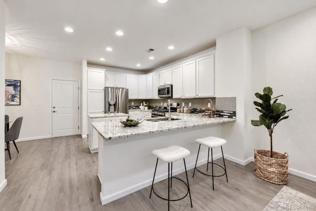9002 E Caley Way, Englewood, CO 80111