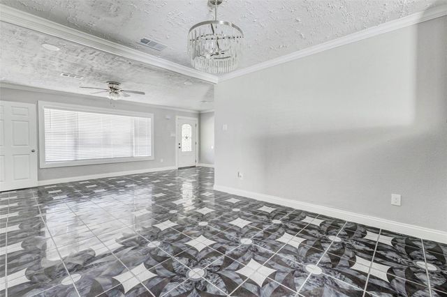 101 Live Oak Street, Baytown, TX 77520