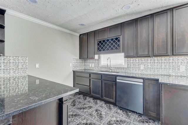 101 Live Oak Street, Baytown, TX 77520