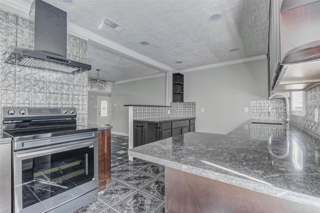 101 Live Oak Street, Baytown, TX 77520