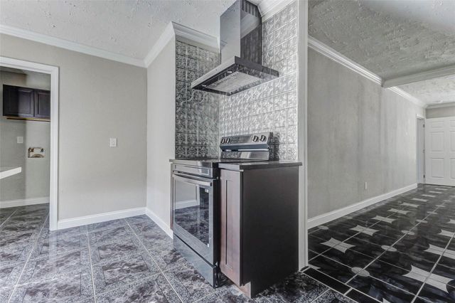 101 Live Oak Street, Baytown, TX 77520