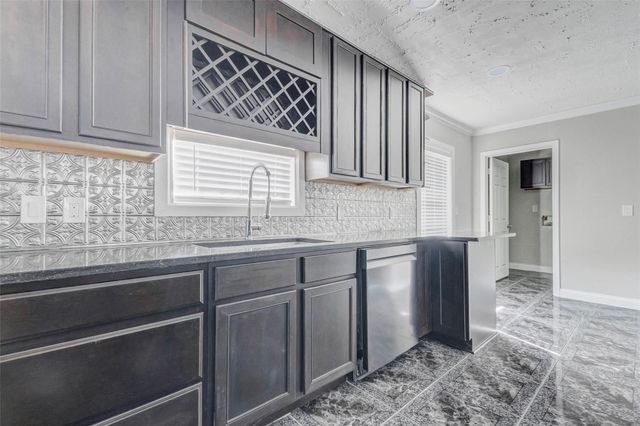 101 Live Oak Street, Baytown, TX 77520