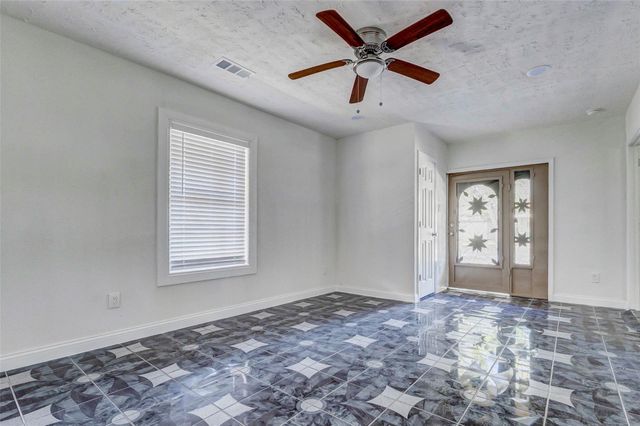 101 Live Oak Street, Baytown, TX 77520