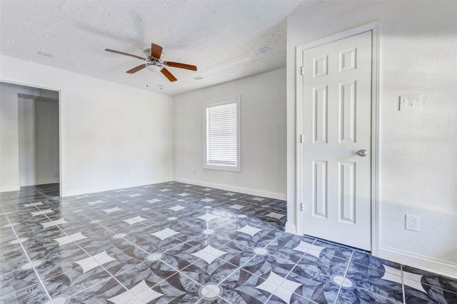 101 Live Oak Street, Baytown, TX 77520