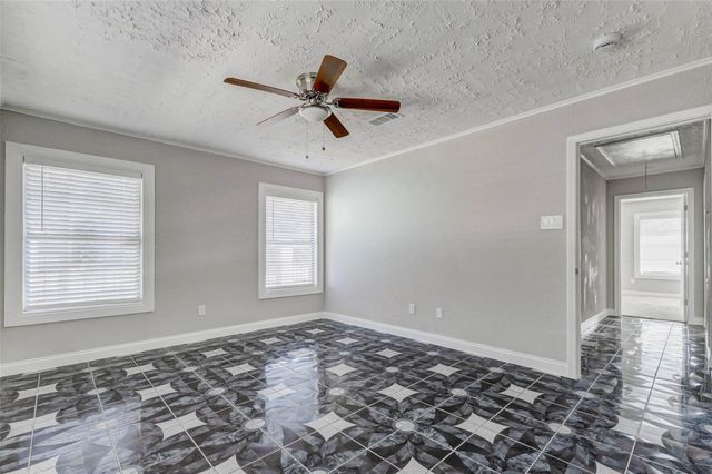 101 Live Oak Street, Baytown, TX 77520