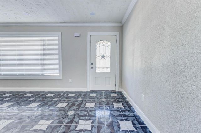 101 Live Oak Street, Baytown, TX 77520