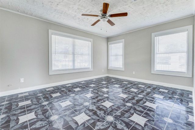 101 Live Oak Street, Baytown, TX 77520