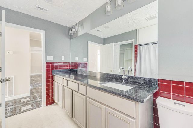 101 Live Oak Street, Baytown, TX 77520