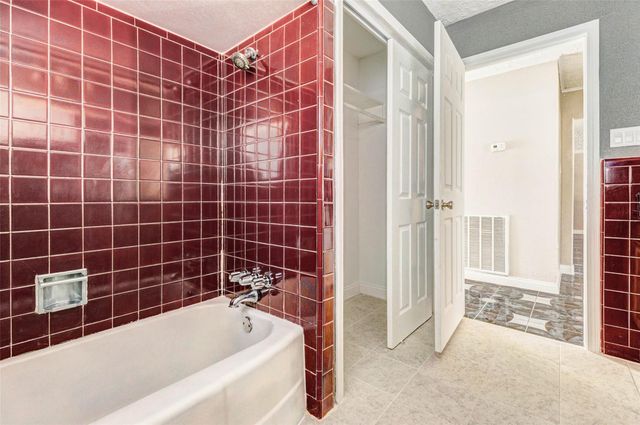 101 Live Oak Street, Baytown, TX 77520