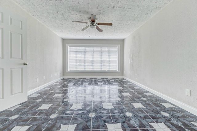 101 Live Oak Street, Baytown, TX 77520