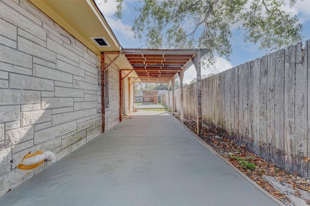 101 Live Oak Street, Baytown, TX 77520