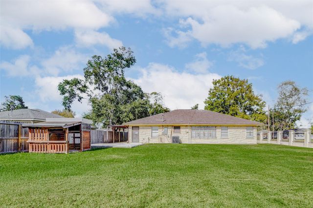 101 Live Oak Street, Baytown, TX 77520