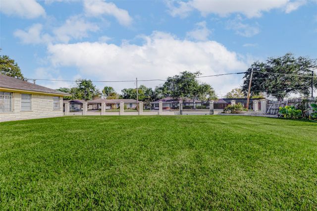 101 Live Oak Street, Baytown, TX 77520