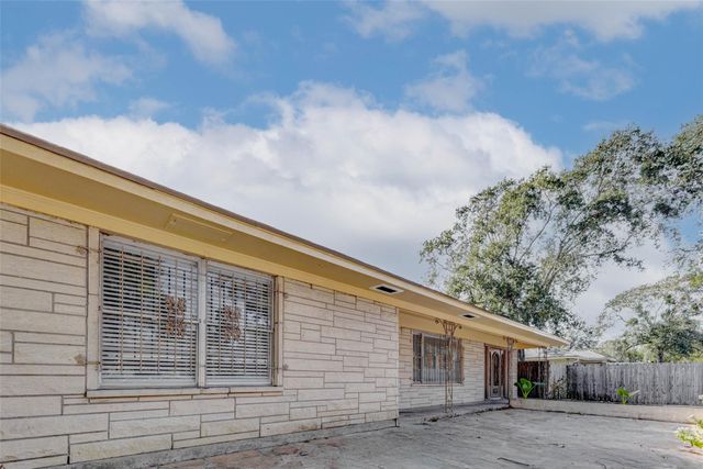 101 Live Oak Street, Baytown, TX 77520