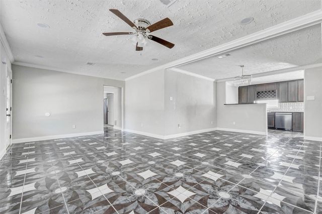 101 Live Oak Street, Baytown, TX 77520