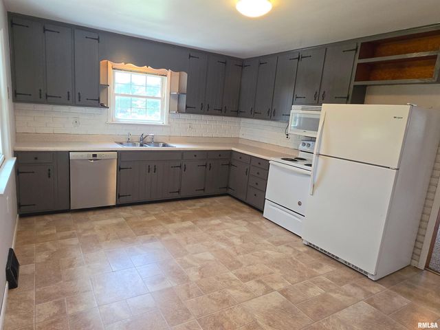 78 S RIVERVIEW Drive, East Peoria, IL 61611