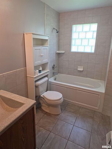 78 S RIVERVIEW Drive, East Peoria, IL 61611