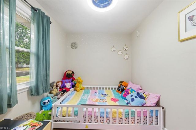 26 Woodhaven RD, Newport News, VA 23608