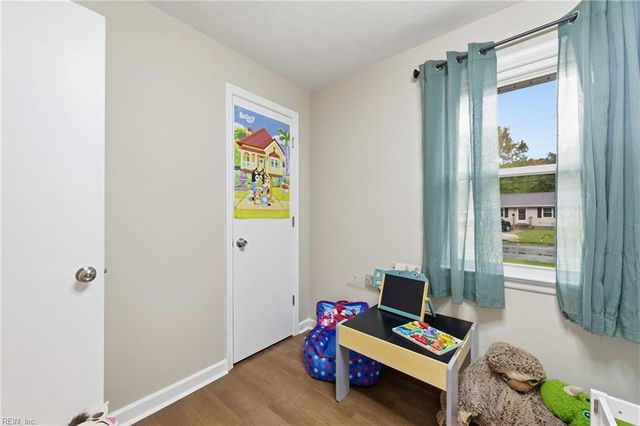 26 Woodhaven RD, Newport News, VA 23608