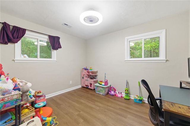 26 Woodhaven RD, Newport News, VA 23608