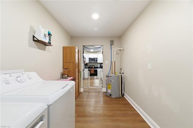 26 Woodhaven RD, Newport News, VA 23608