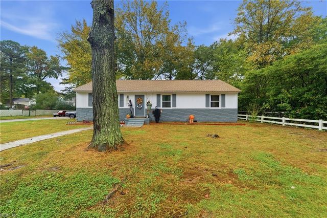 26 Woodhaven RD, Newport News, VA 23608