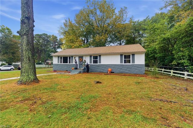 26 Woodhaven RD, Newport News, VA 23608