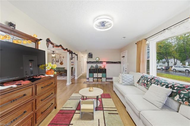 26 Woodhaven RD, Newport News, VA 23608