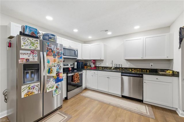 26 Woodhaven RD, Newport News, VA 23608