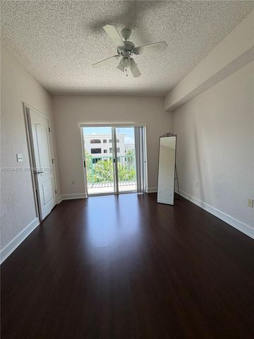 6001 SW 70th St 644, South Miami, FL 33143