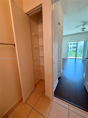 6001 SW 70th St 644, South Miami, FL 33143