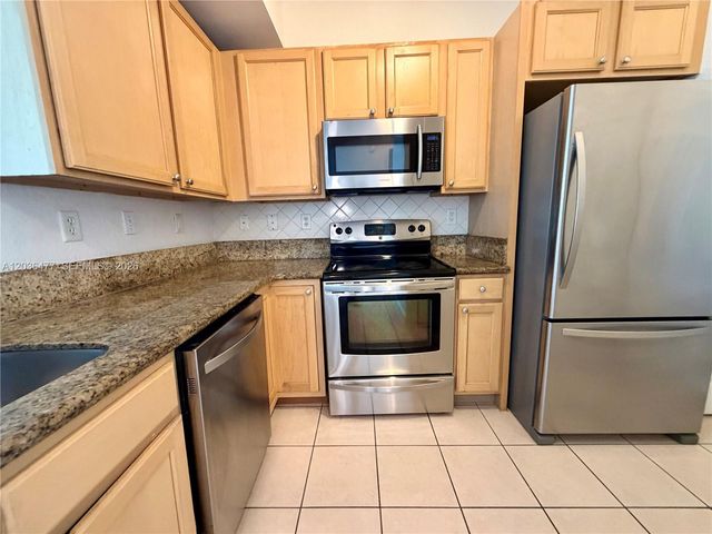 6001 SW 70th St 644, South Miami, FL 33143