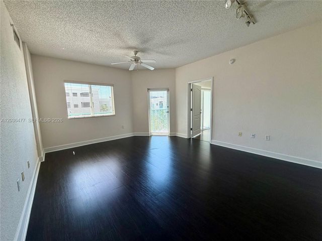 6001 SW 70th St 644, South Miami, FL 33143