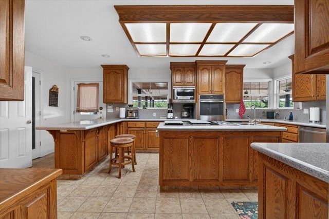 30324 Lone Tree Rd, Oakdale, CA 95361