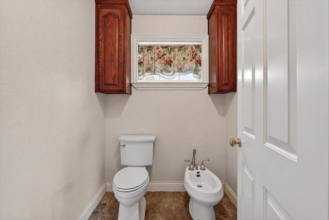 30324 Lone Tree Rd, Oakdale, CA 95361