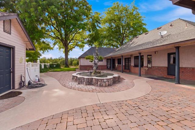 30324 Lone Tree Rd, Oakdale, CA 95361