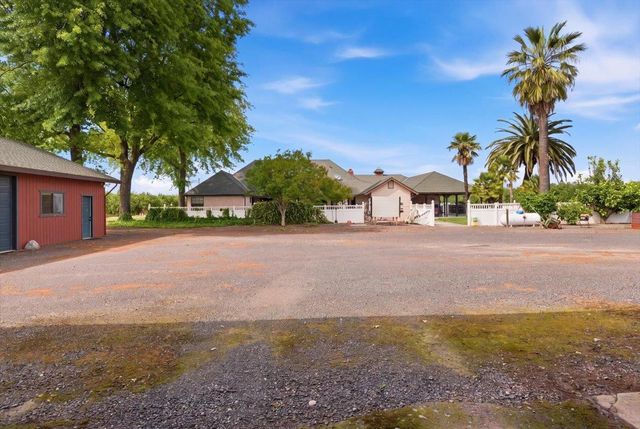 30324 Lone Tree Rd, Oakdale, CA 95361