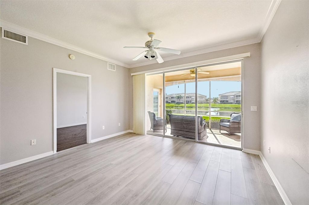 Image 8 of property listing at 6506 7TH AVENUE CIRCLE W, Bradenton, FL 34209