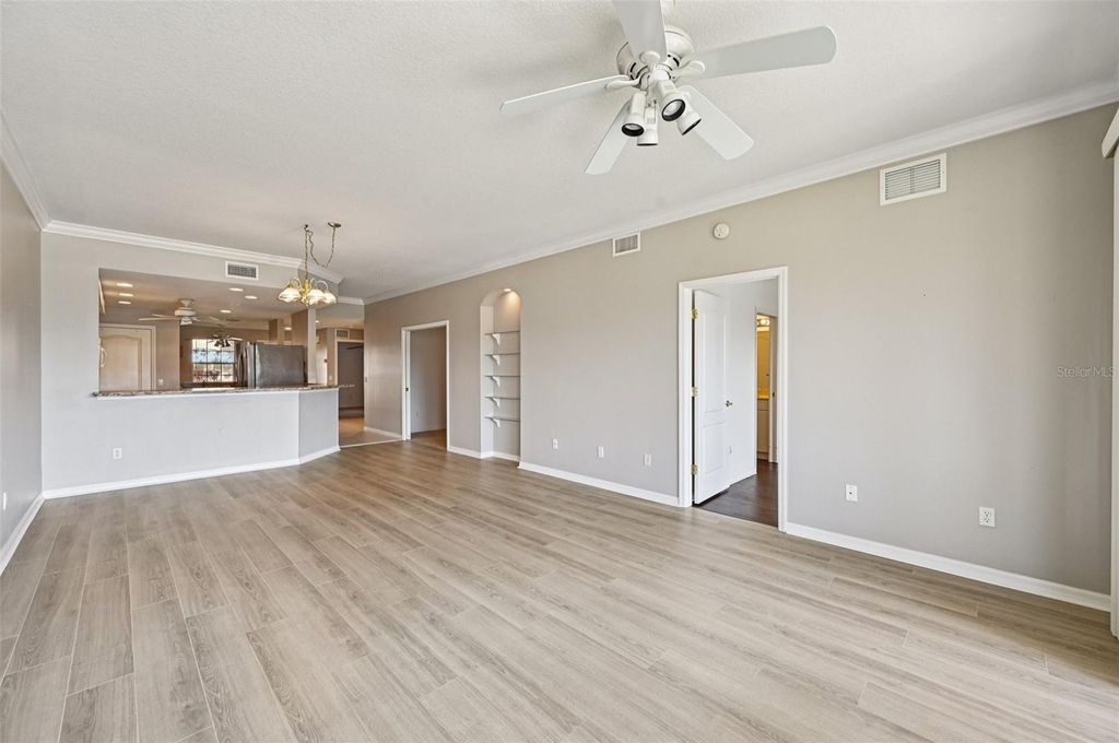 Image 10 of property listing at 6506 7TH AVENUE CIRCLE W, Bradenton, FL 34209