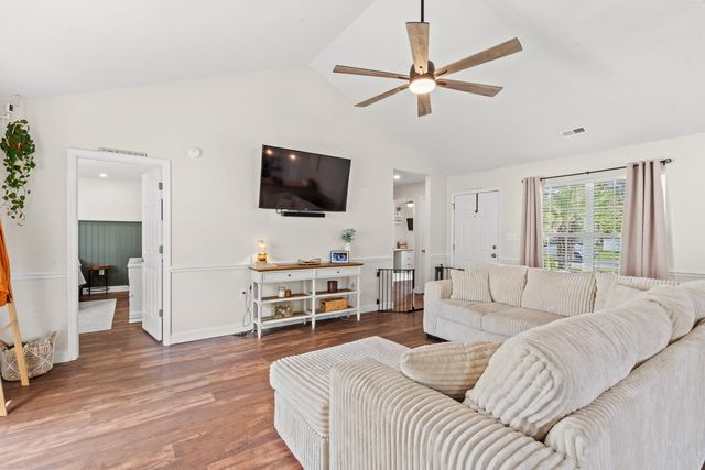 2701 Ivy Glen Dr., Conway, SC 29526